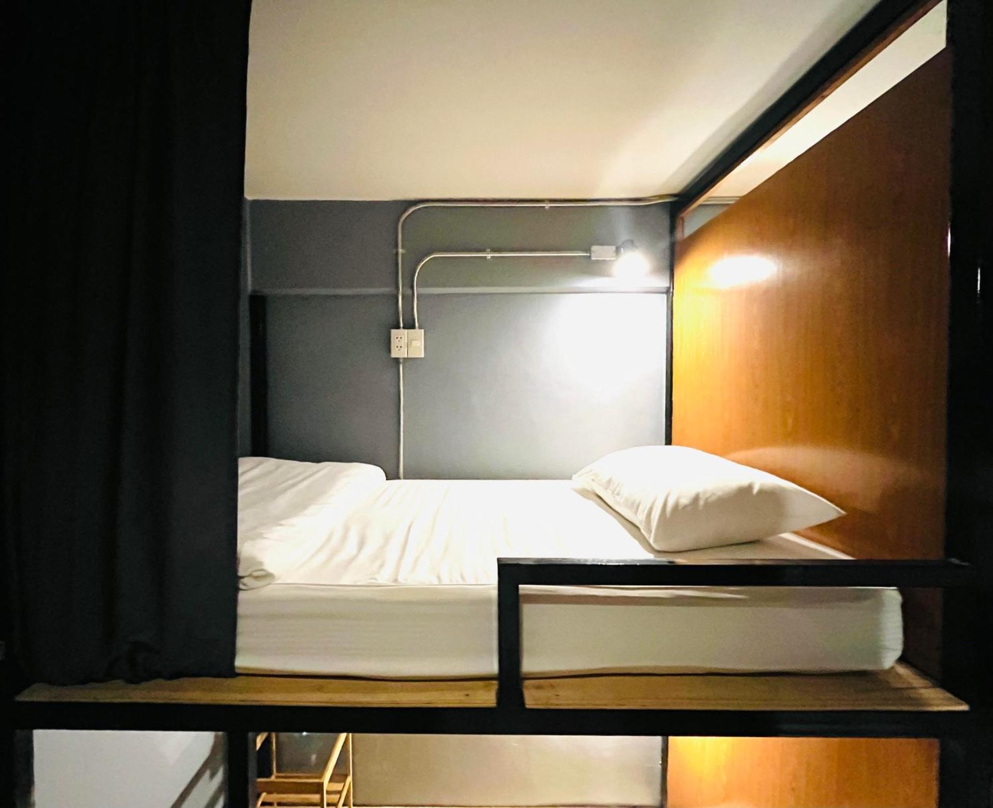 The Backpack Hostel Bangkok Esterno foto