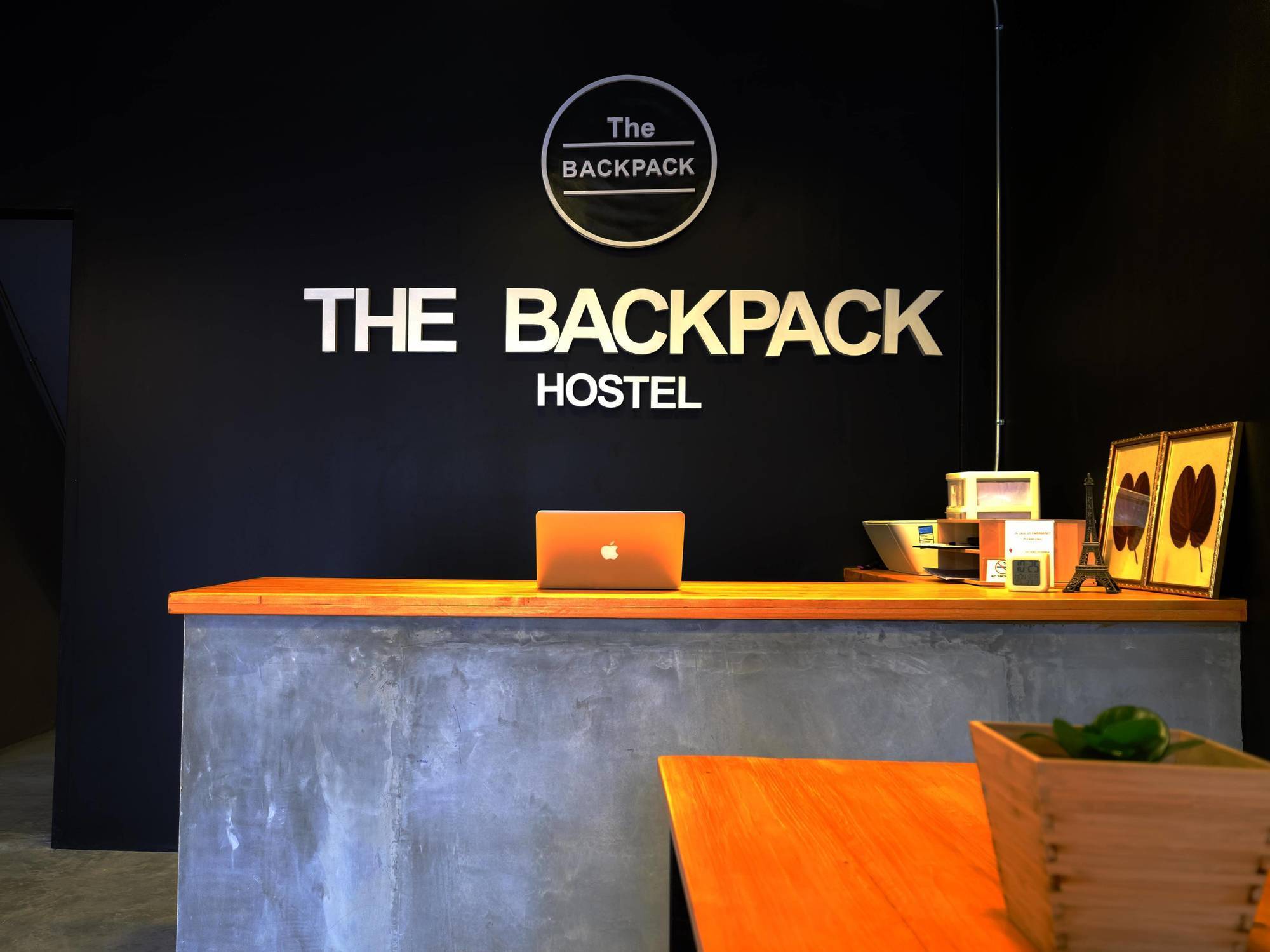 The Backpack Hostel Bangkok Esterno foto