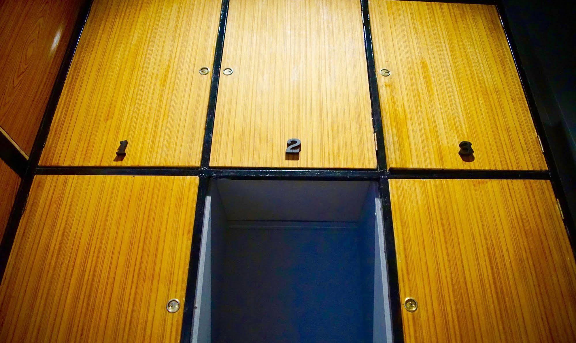 The Backpack Hostel Bangkok Esterno foto