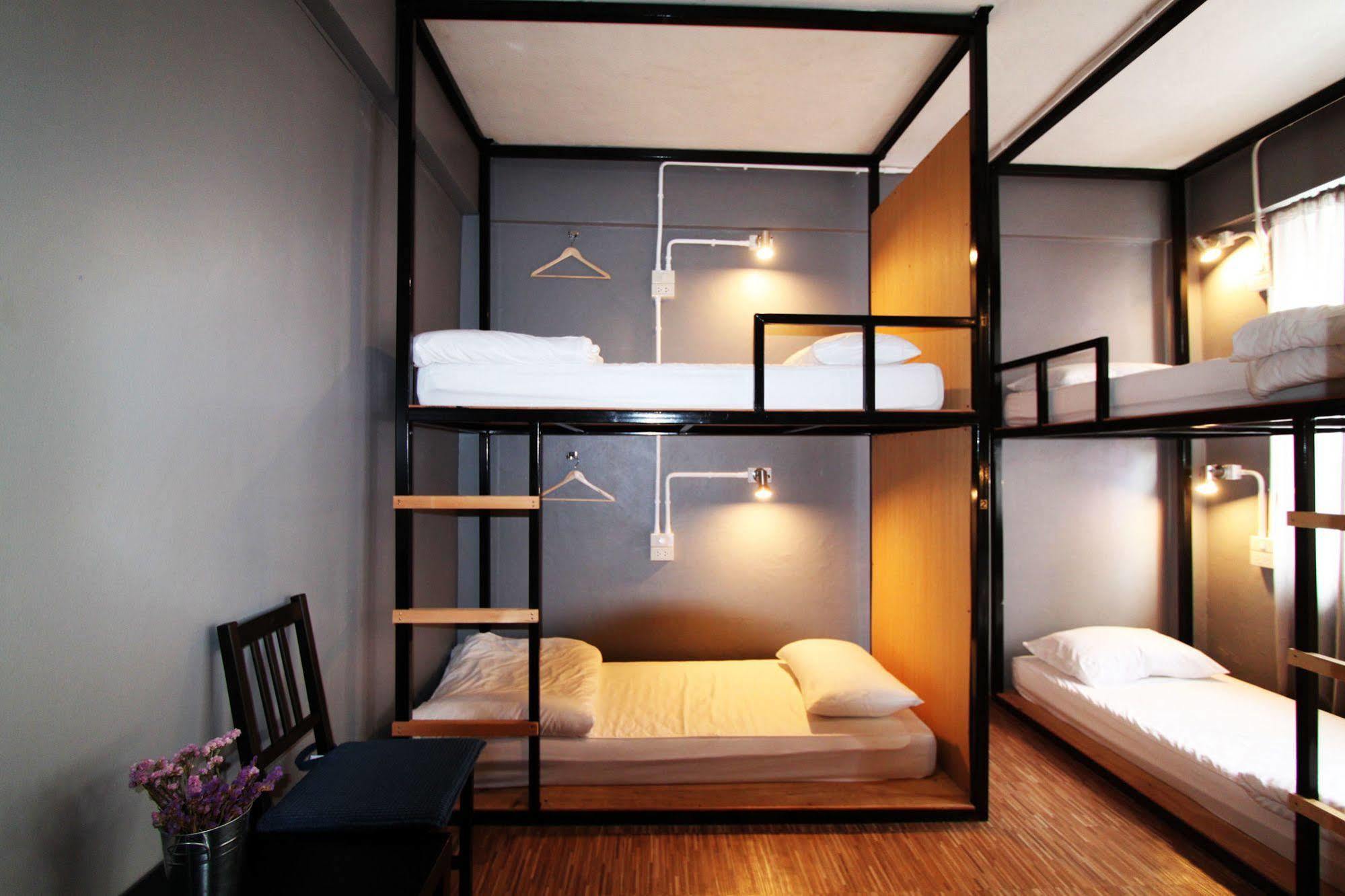 The Backpack Hostel Bangkok Esterno foto